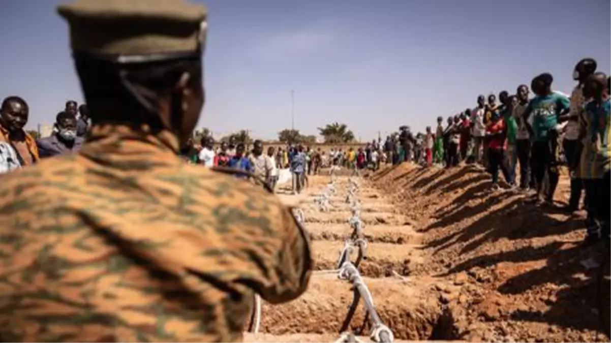 Burkina Faso’da El Kaide bağlantılı grupların bir köye yaptığı saldırıda 200’den fazla kişi öldü