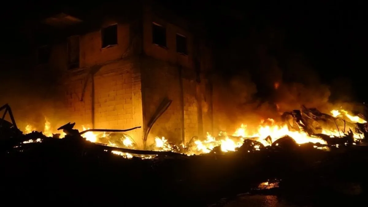 Mersin’de çıkan yangında tesis küle döndü