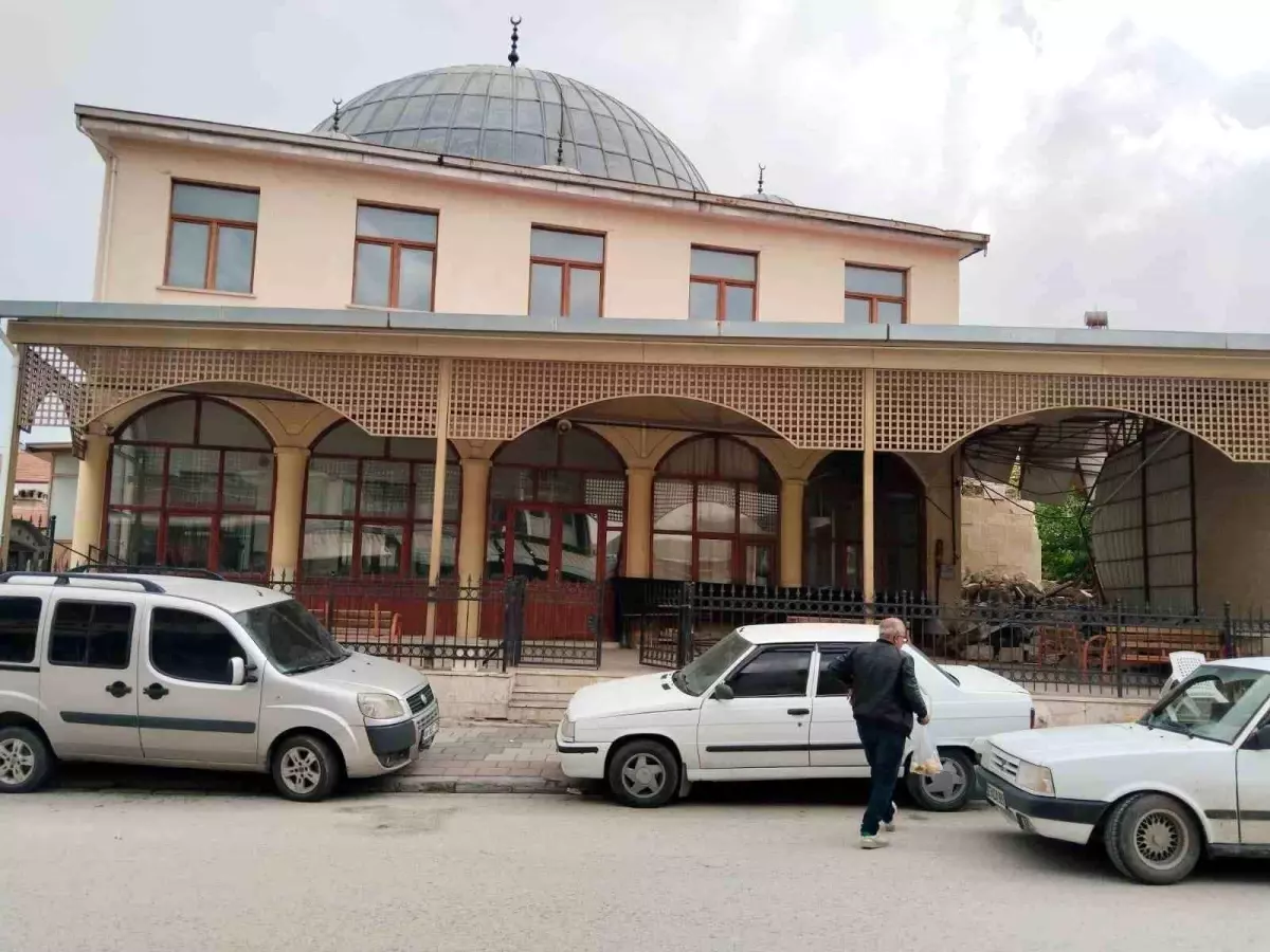 Malatya’daki Camilerde Restorasyon Devam Ediyor