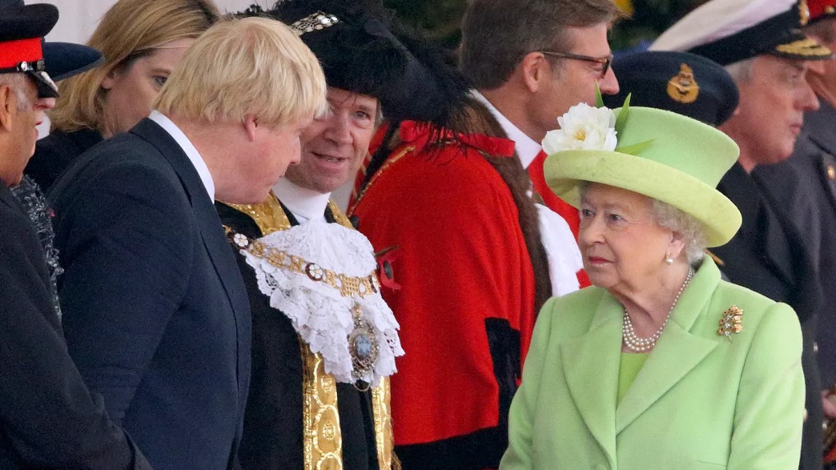 Kraliçe Elizabeth ölüm yatağında Boris Johnson’ı andı